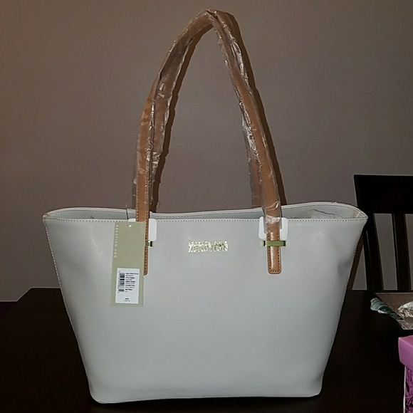 Kenneth Cole Reaction Handbags - 🔥Kenneth Cole Saffino Purse